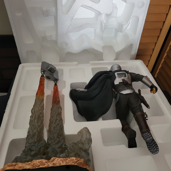 Star Wars Mandalorian with Guru sculpture - Picture 2 of 6